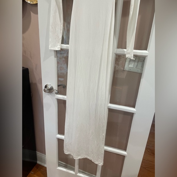 SKIMS White Lounge Long Sleeve Maxi Dress size xs - Picture 9 of 9